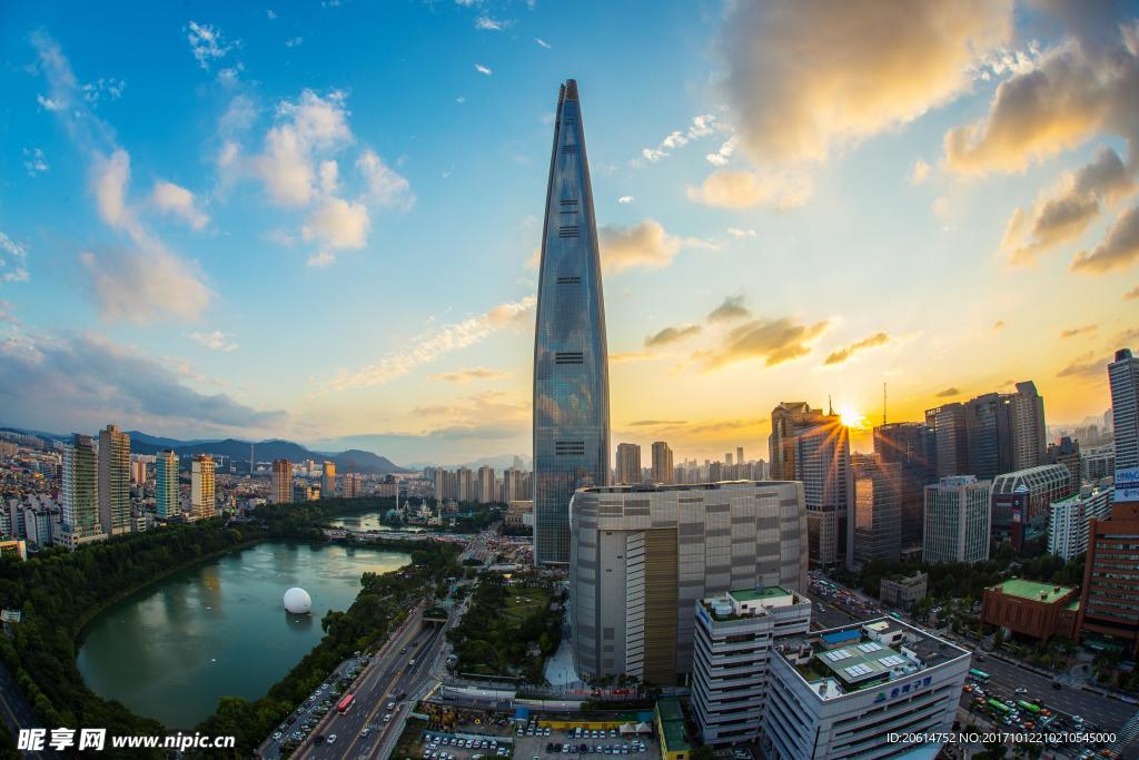 夕阳下的城市美景