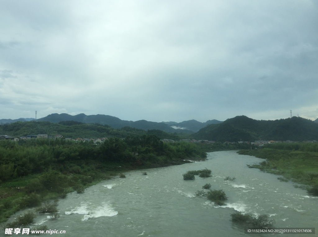 河流与村庄