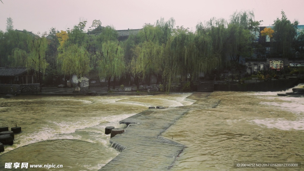 湍急的河水