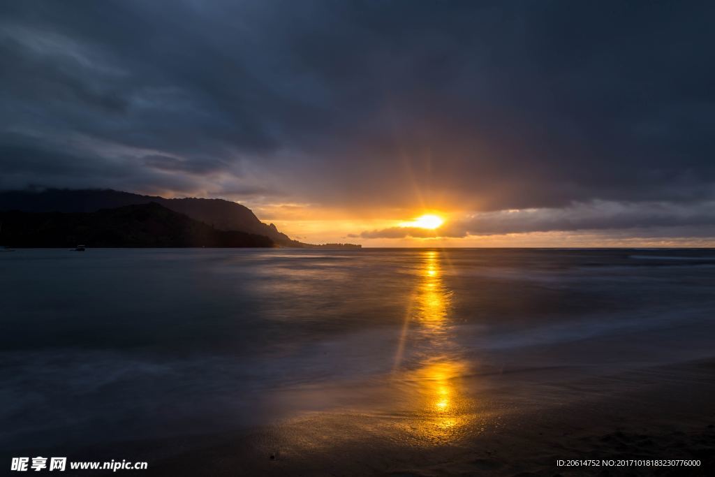 夕阳下的大海美景