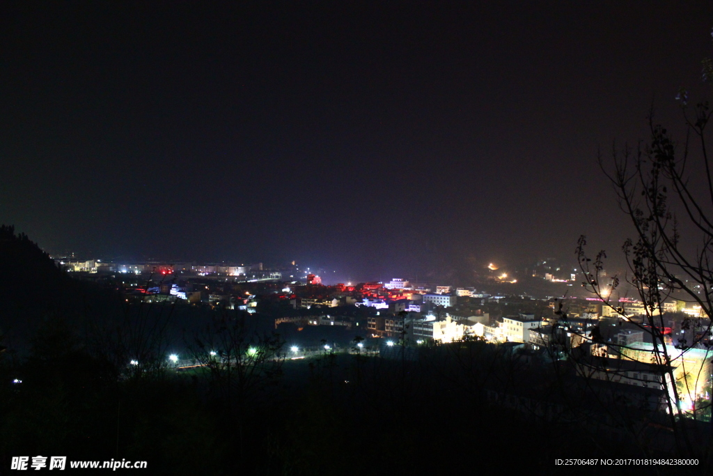 竹林关夜景