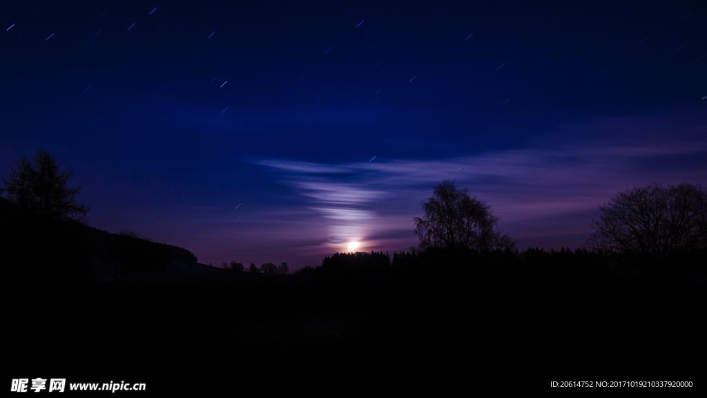 夜色下的高山美景