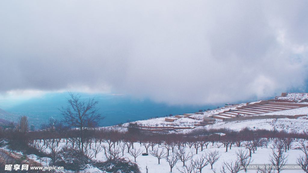 冬日里的雪山美景