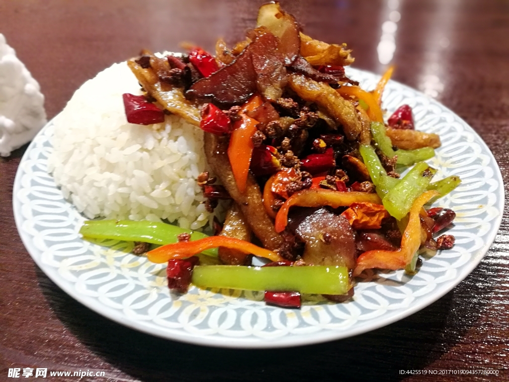 腊肉盖浇饭