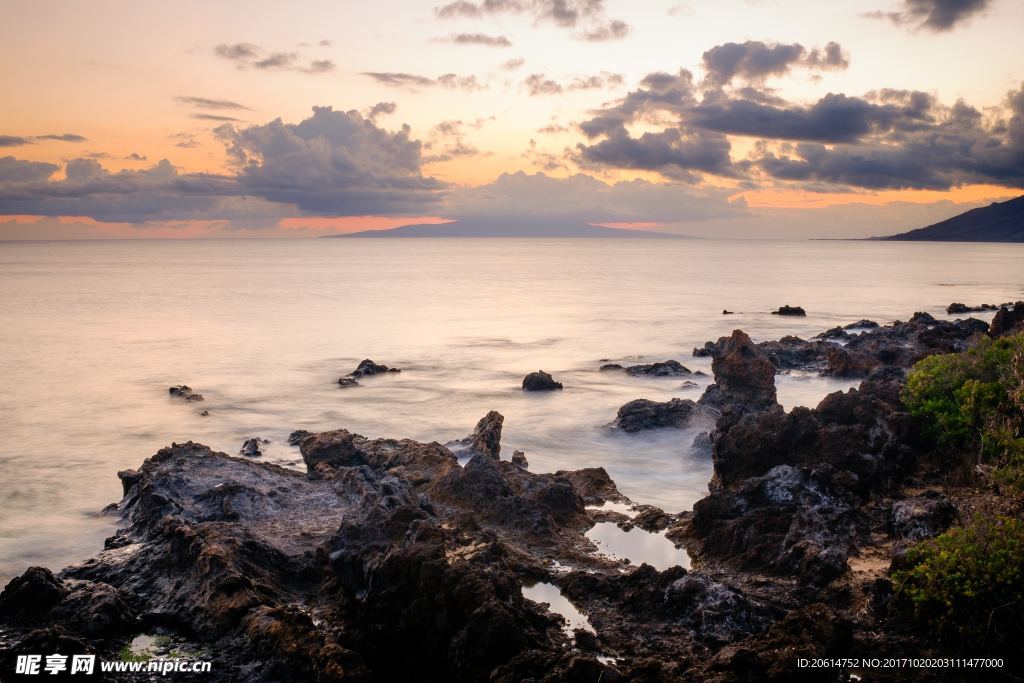 夕阳下的大海美景