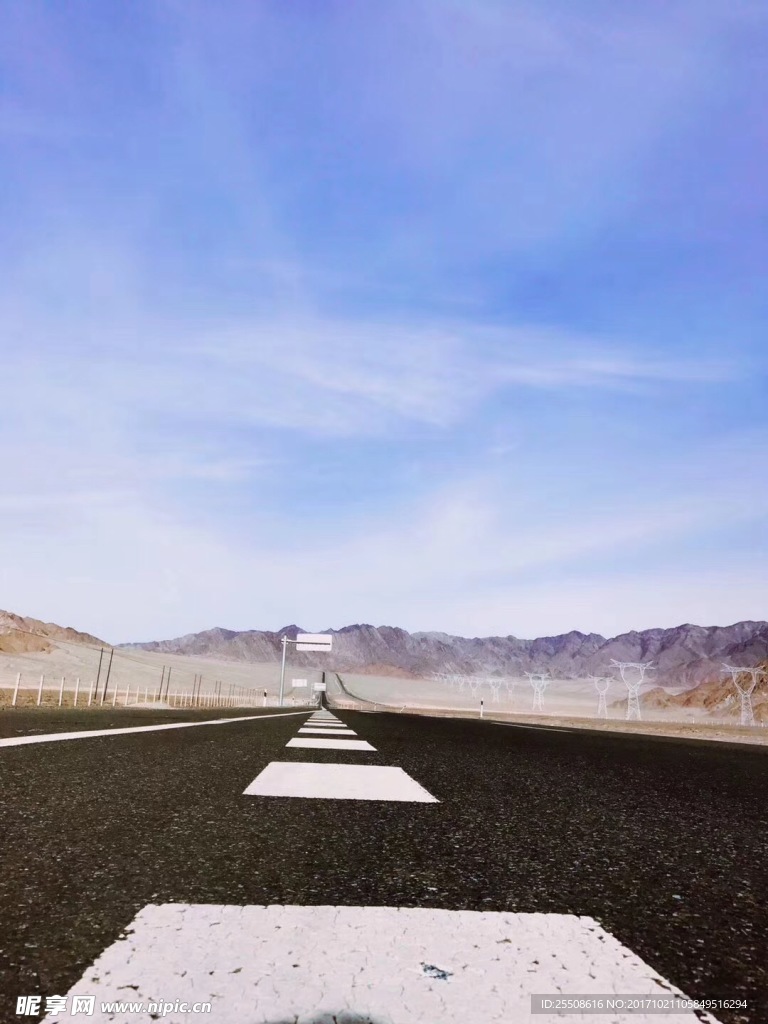 青海雅丹地貌公路