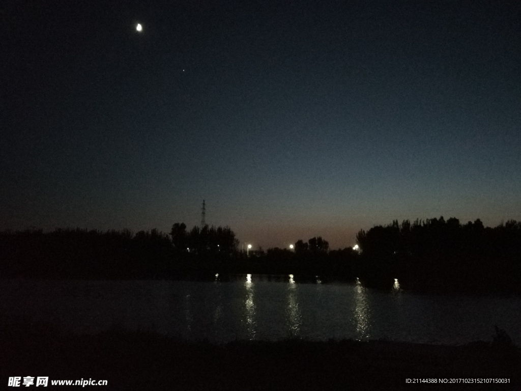 夜晚的河