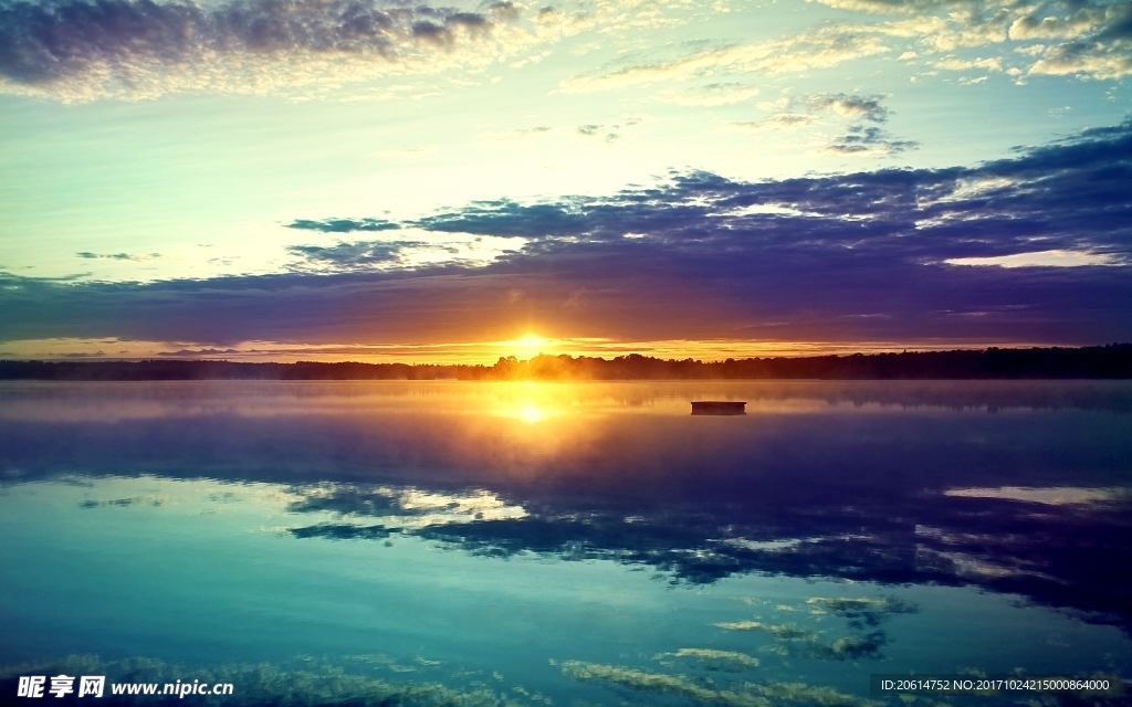夕阳下的河流美景