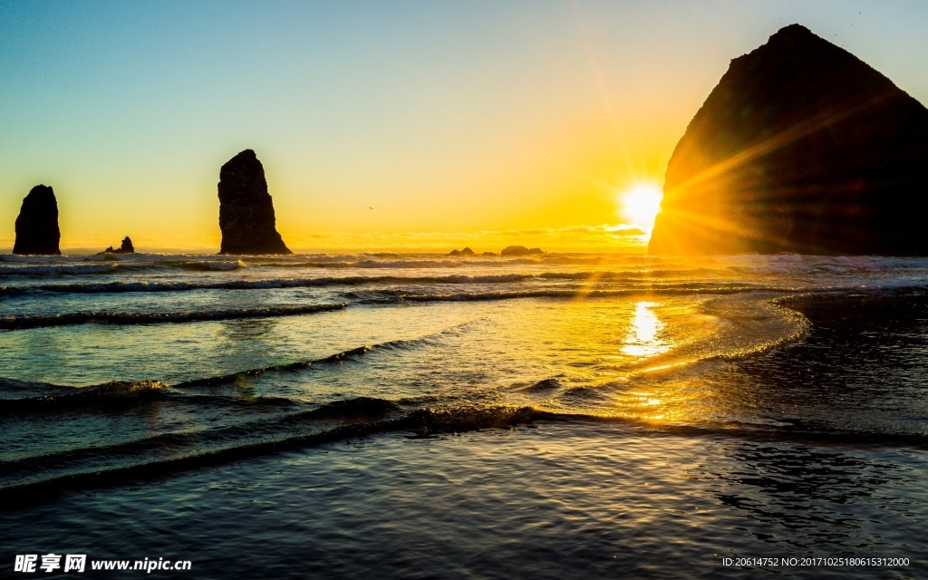 夕阳下的大海美景