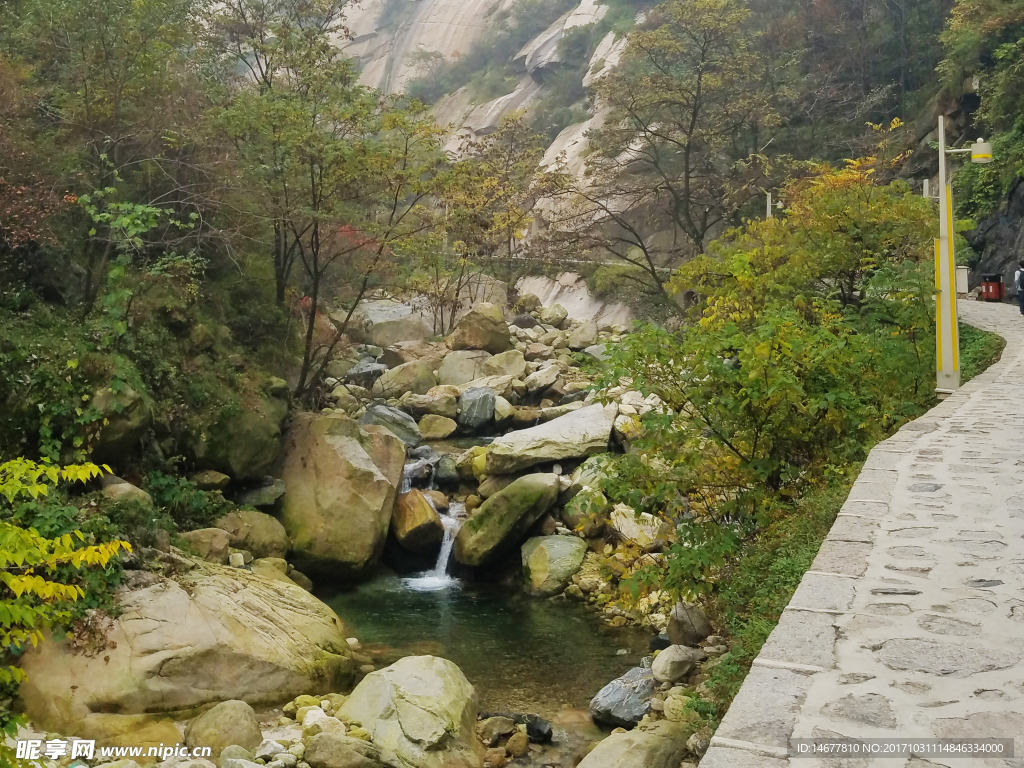 华山上山路