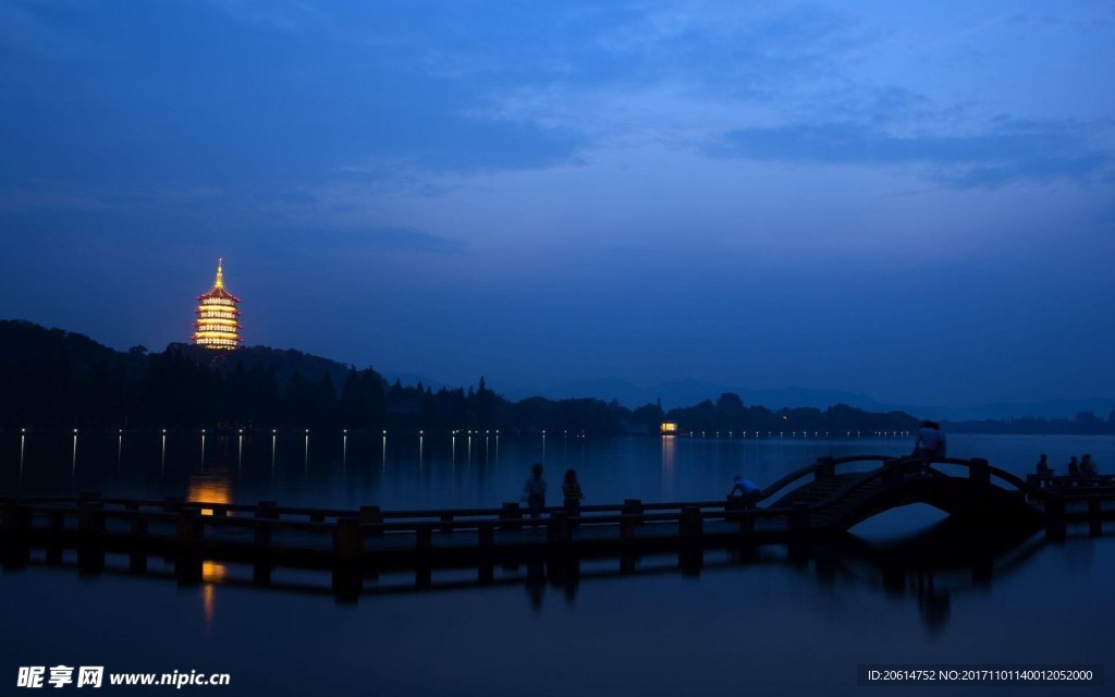 夜色下的河流风景