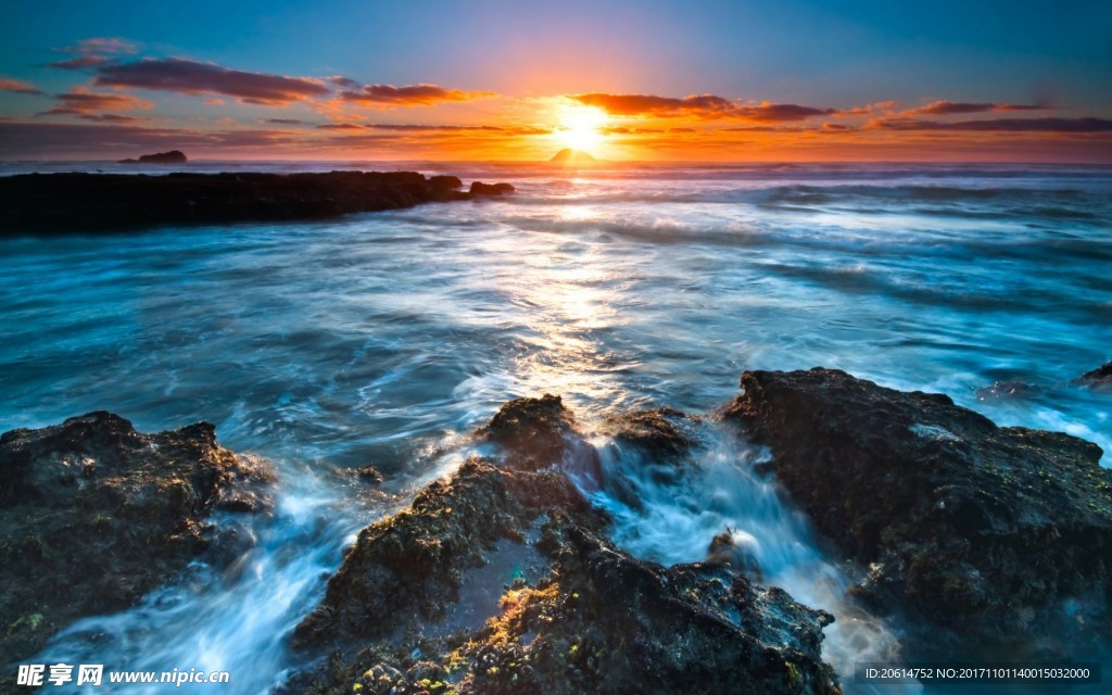 夕阳下的大海风景