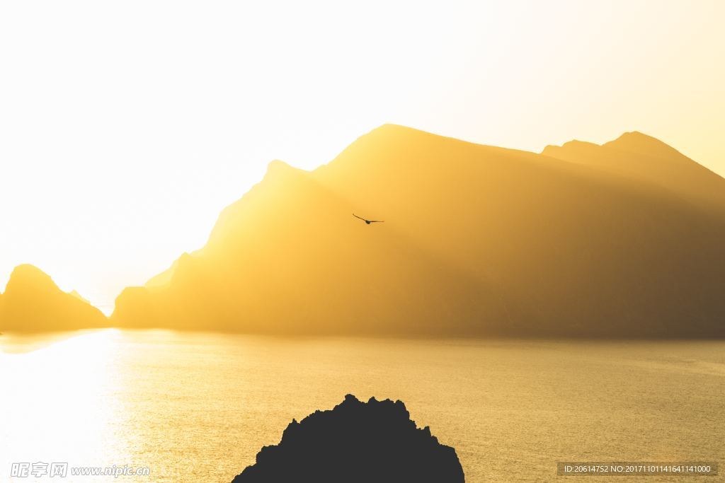 夕阳下的大海风光