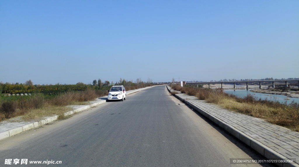 河堤道路风光