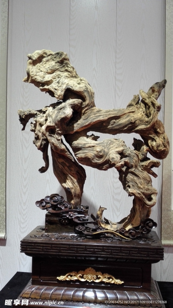 精致的根雕艺术品