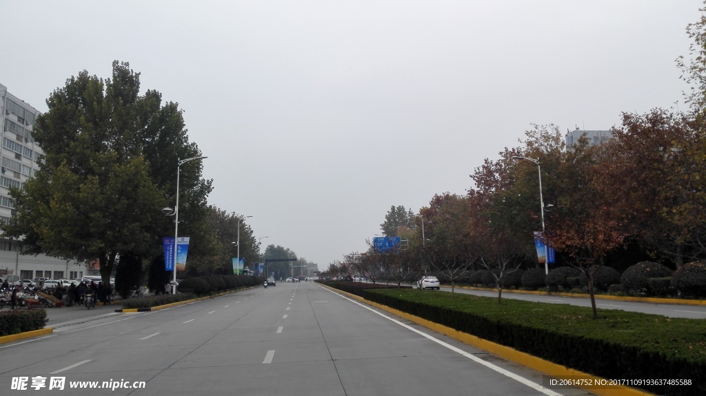 空荡荡的公路
