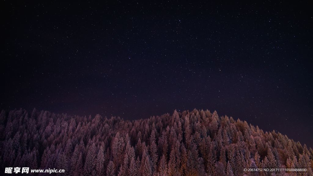 夜色下的大山