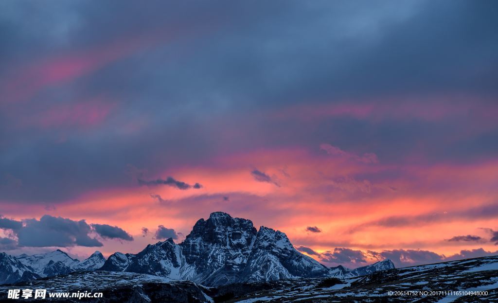 夕阳下的大山风光
