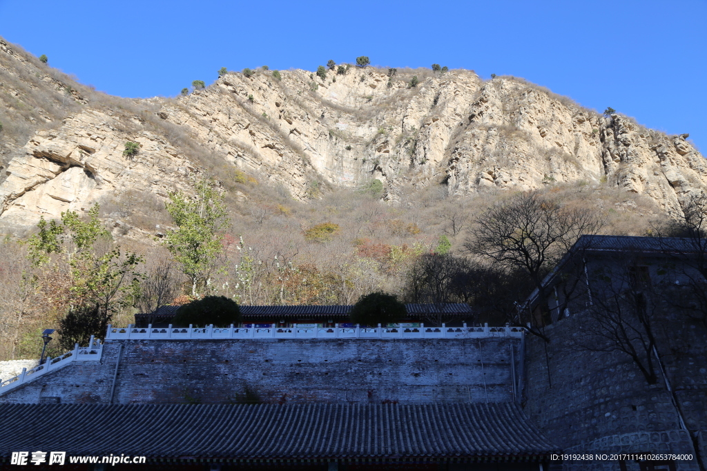 深秋的山峦