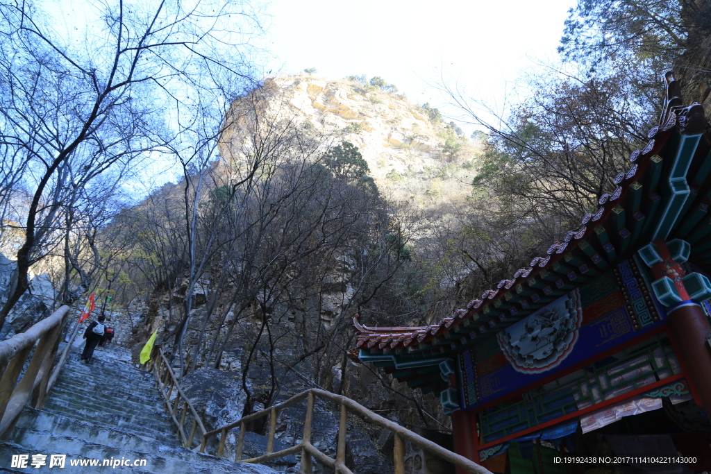 深秋的山峦