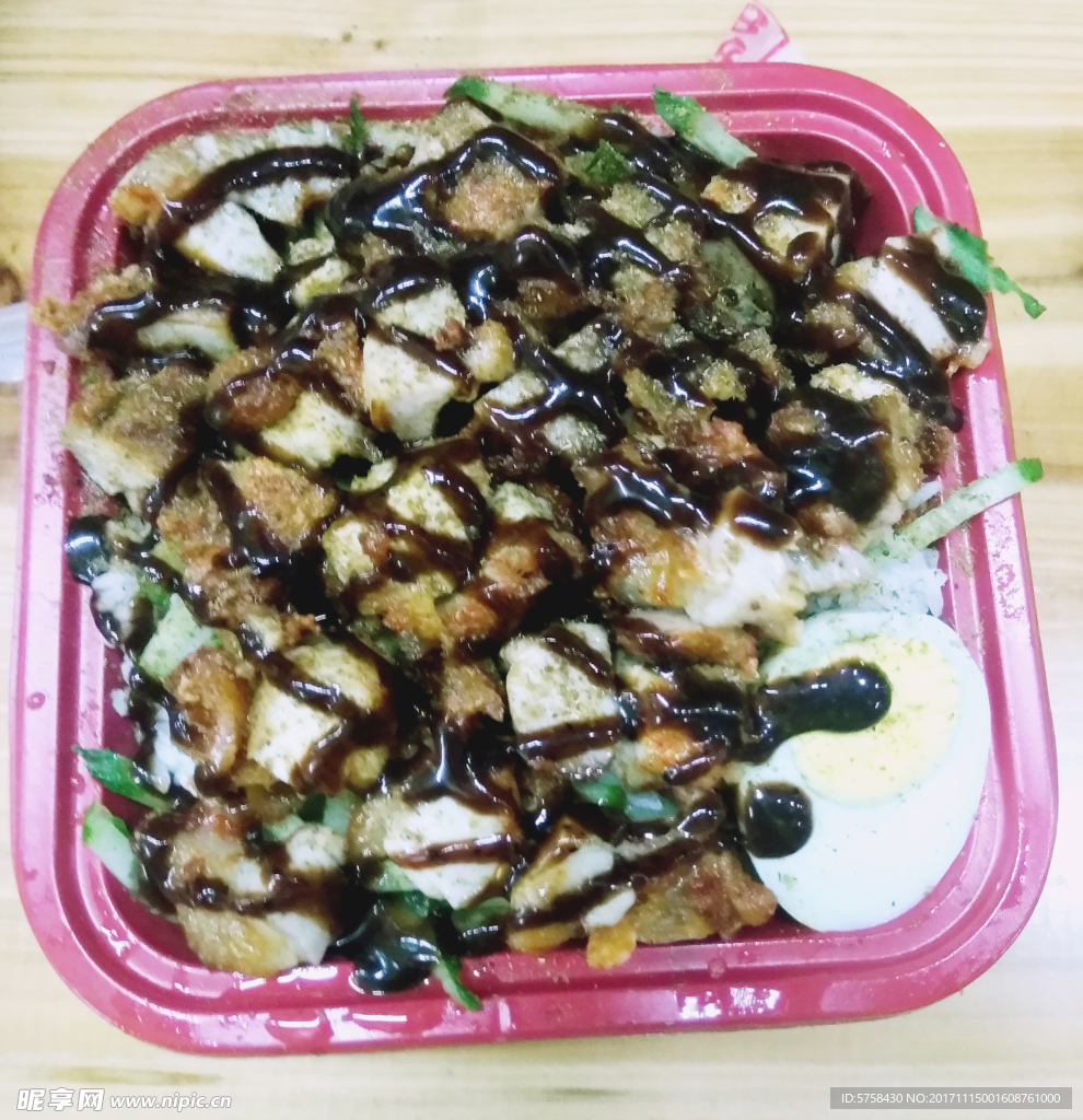 黑椒烤鸡肉饭