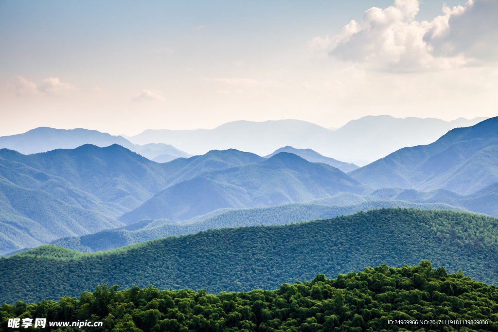 崇山峻岭