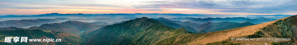 崇山峻岭