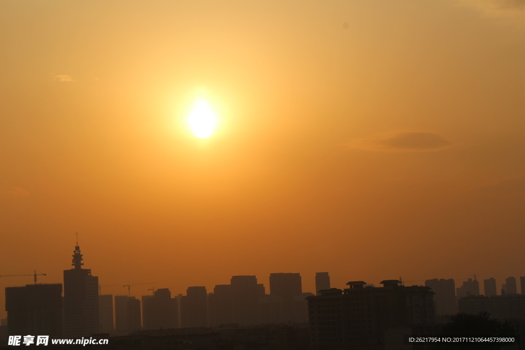 夕阳下的城市