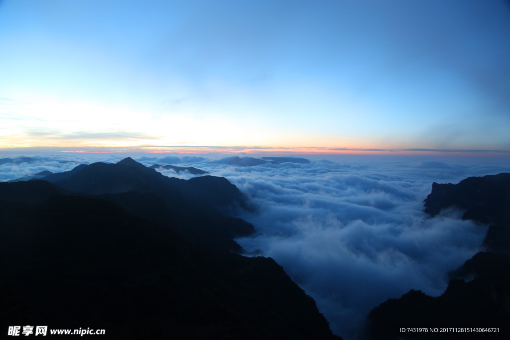 轿顶山日出