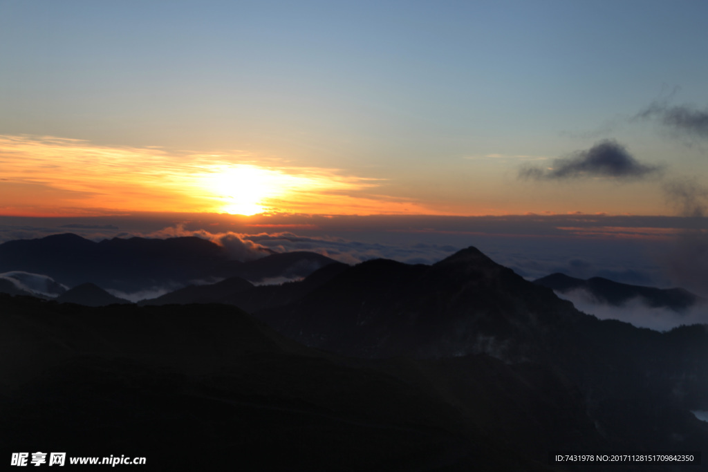 轿顶山日出