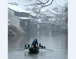 风雪中的渔船