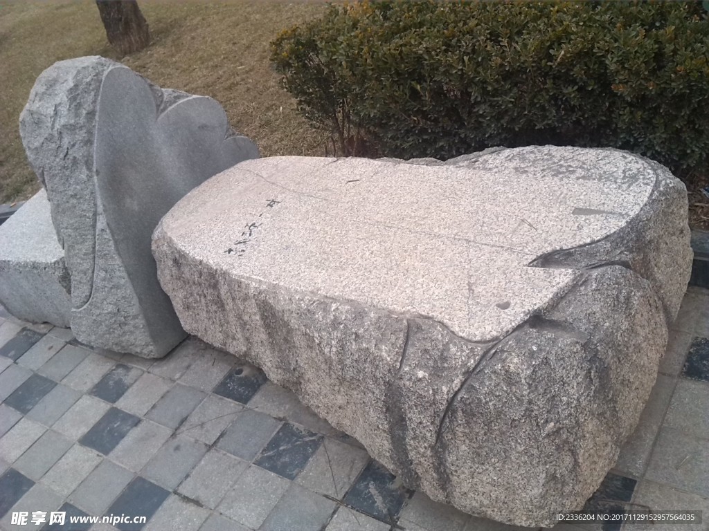 石凳
