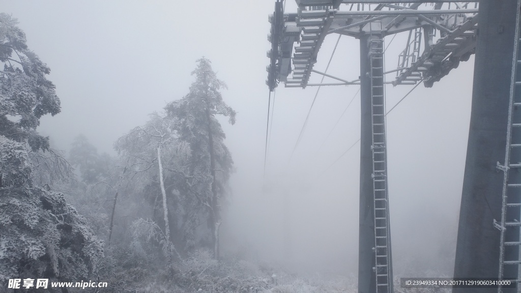 西岭雪山 索道车