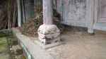 石头底座