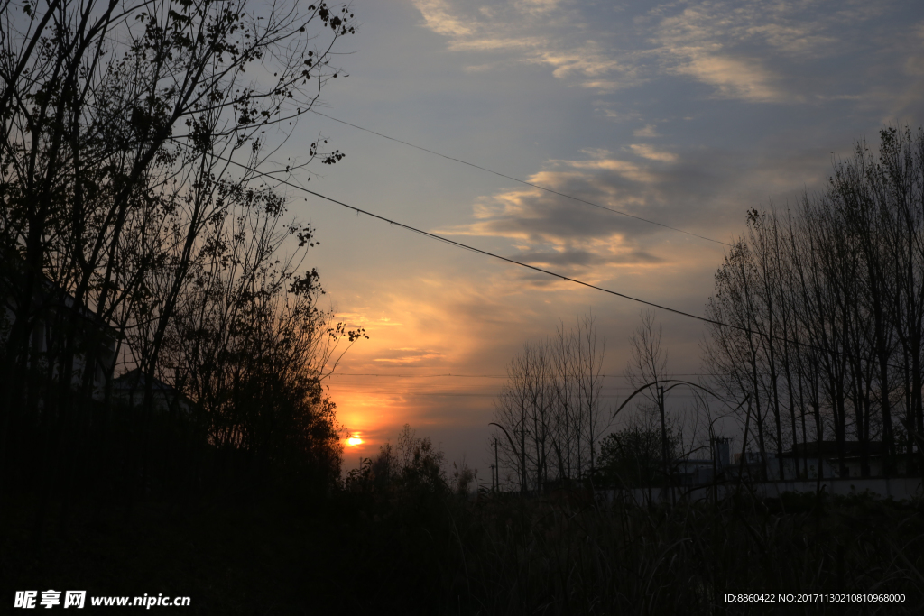 夕阳下的小河