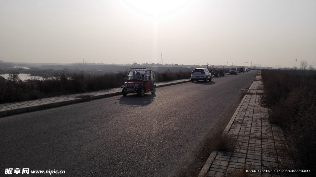 夕阳下的公路风景