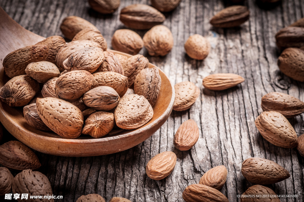 美味的巴旦木图片