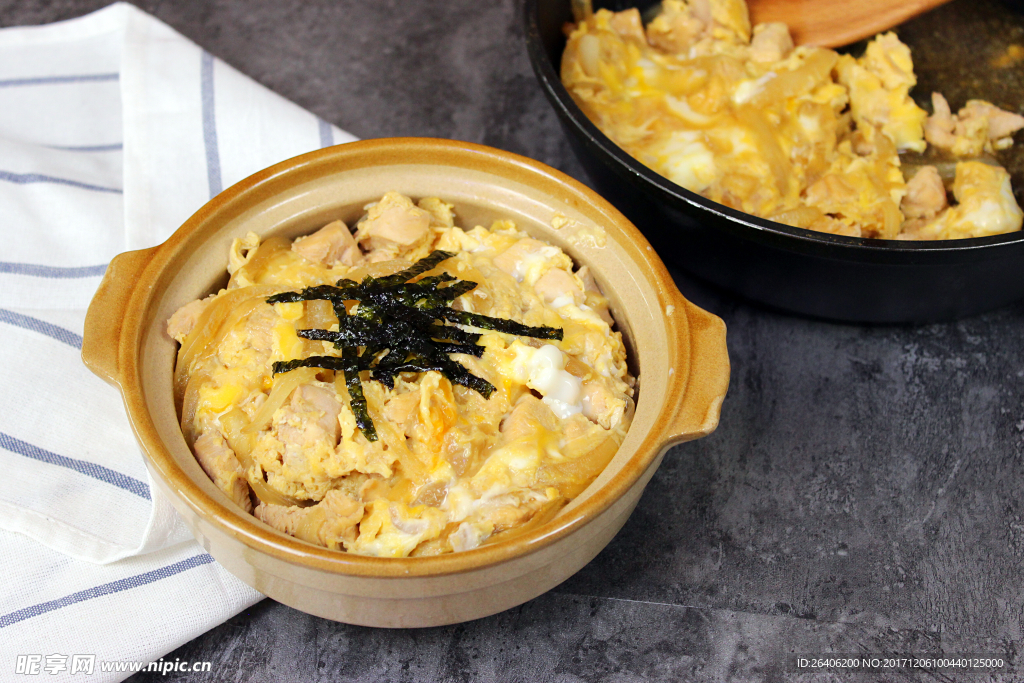 热菜  砂锅  鸡蛋  鸡肉