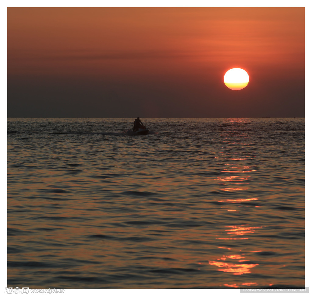 夕阳下的大海风景