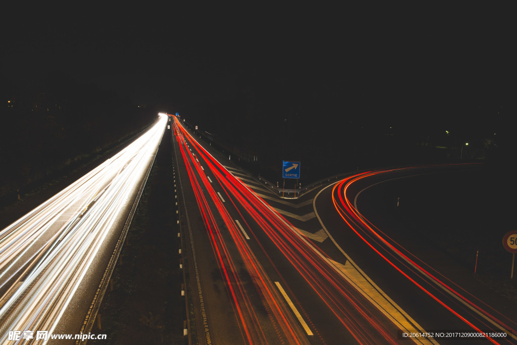 夜色下的道路风景