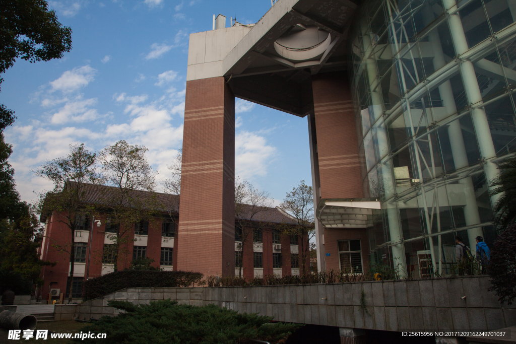 湖南大学