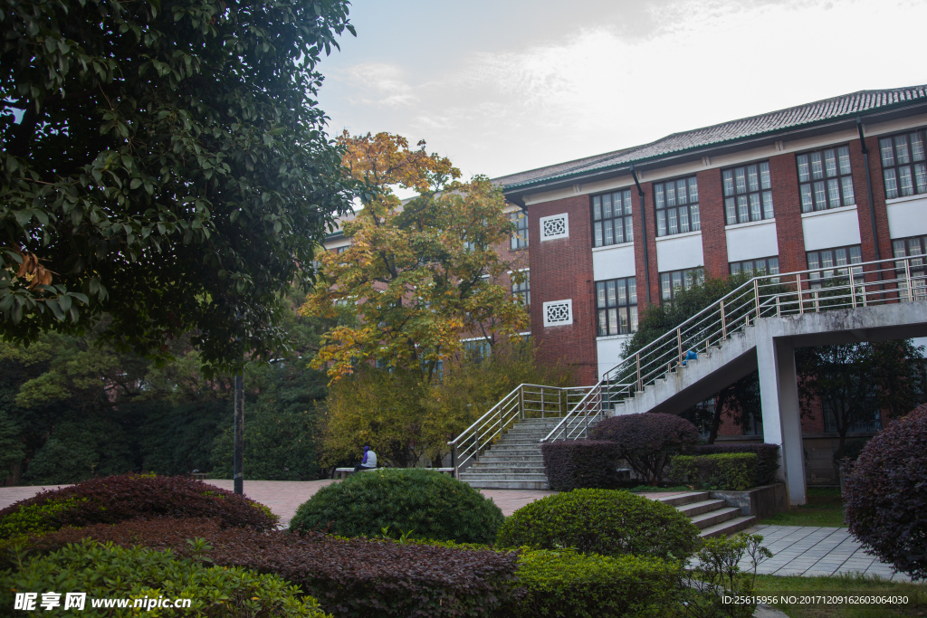 湖南大学