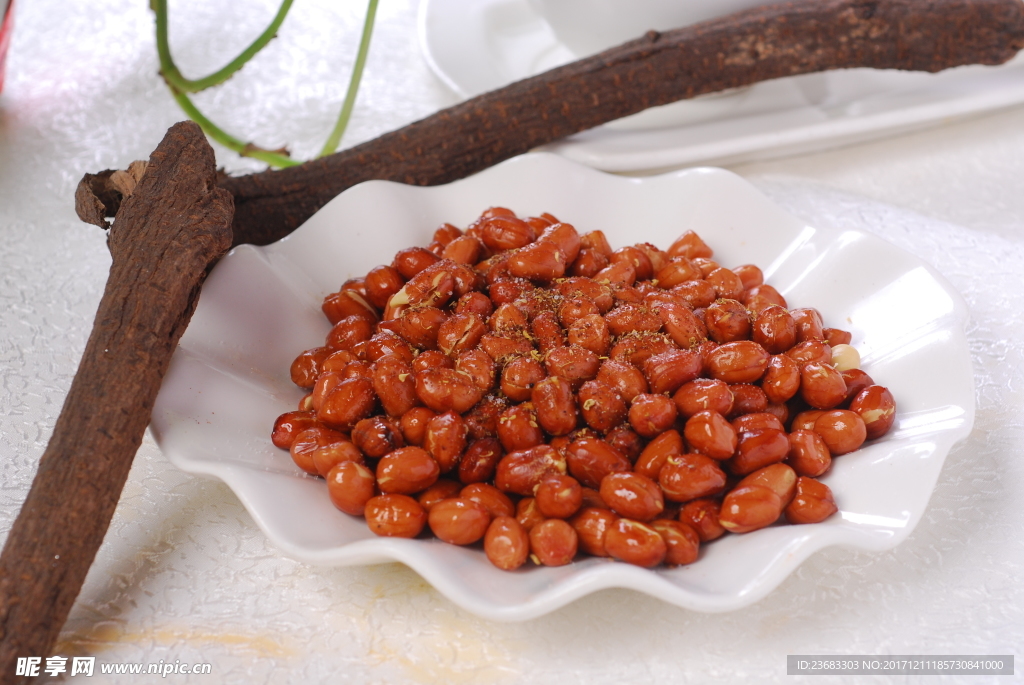 椒盐花生美食图片