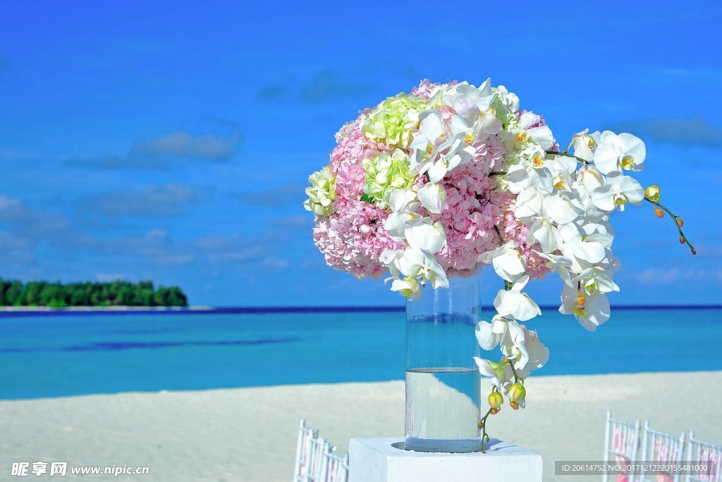 桌子上的鲜花
