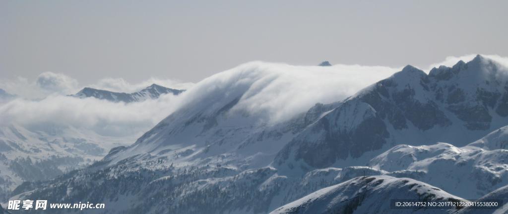 高大的雪山