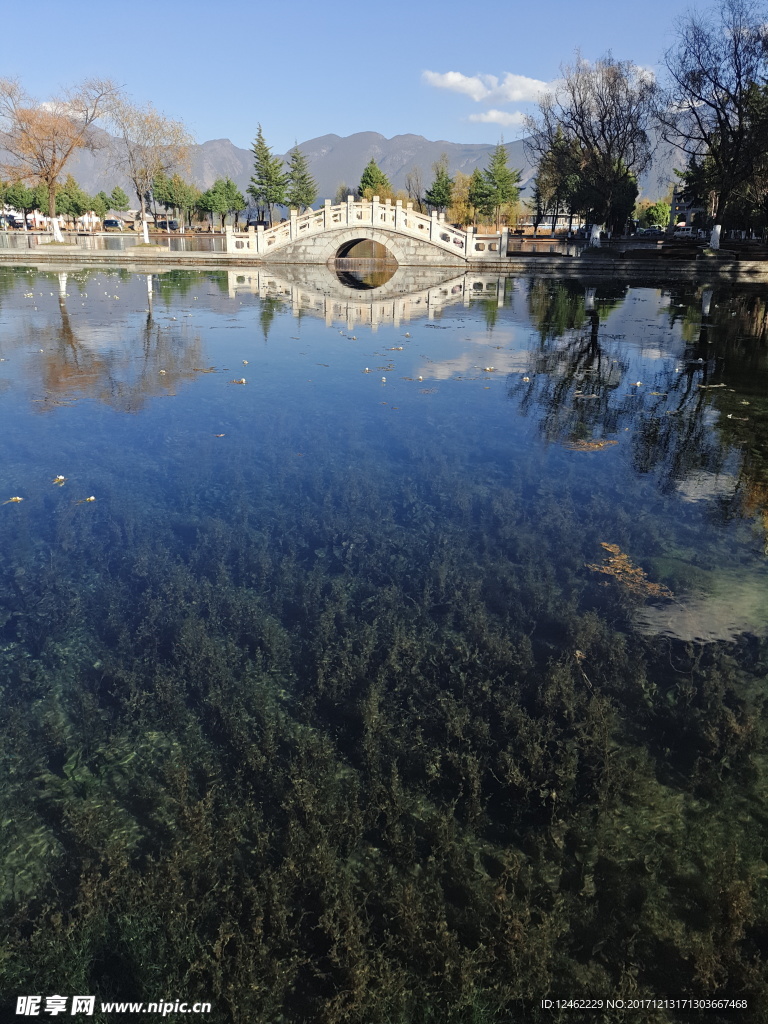 鹤庆新华村