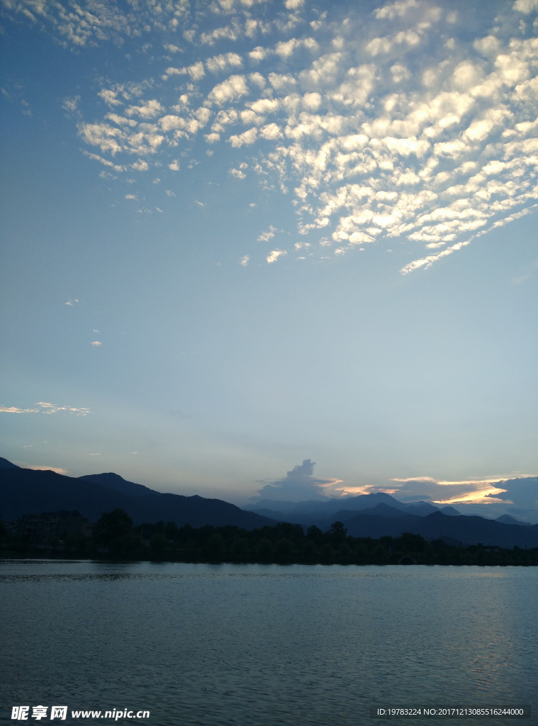 湖光山色碧水蓝天