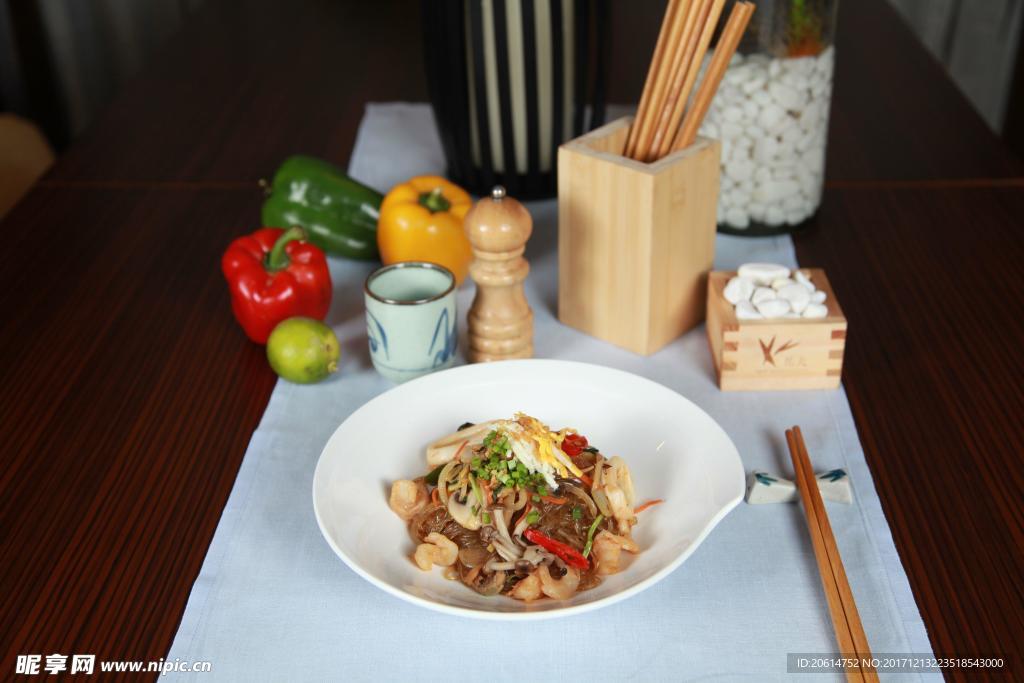 桌子上美食