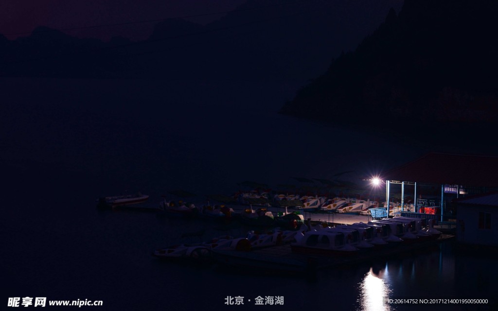 夜色下的码头风景