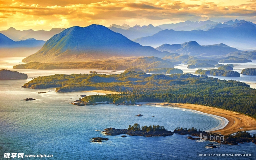 夕阳下的大山风光